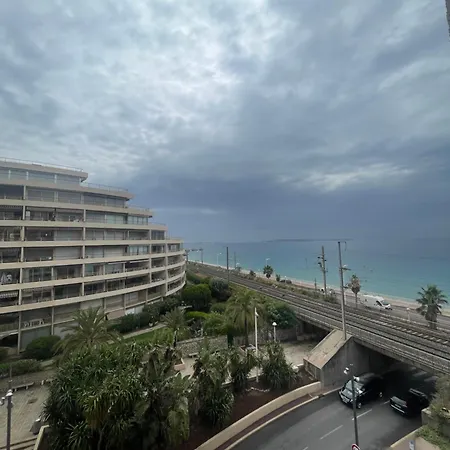 Front & Pool * Cannes