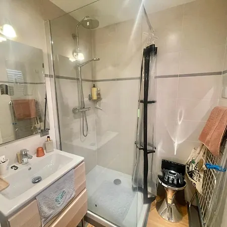 Front & Pool Apartment Cannes